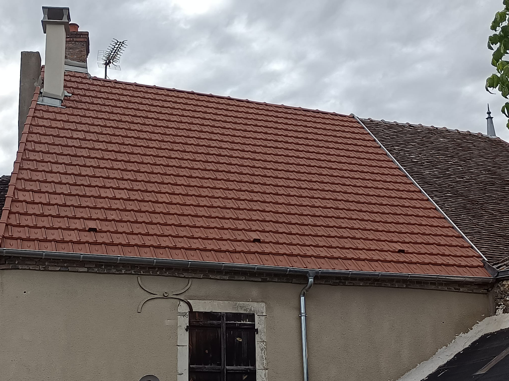 Toiture après rénovation par JESSY COUVERTURE - Résultat professionnel réparation toiture Lot